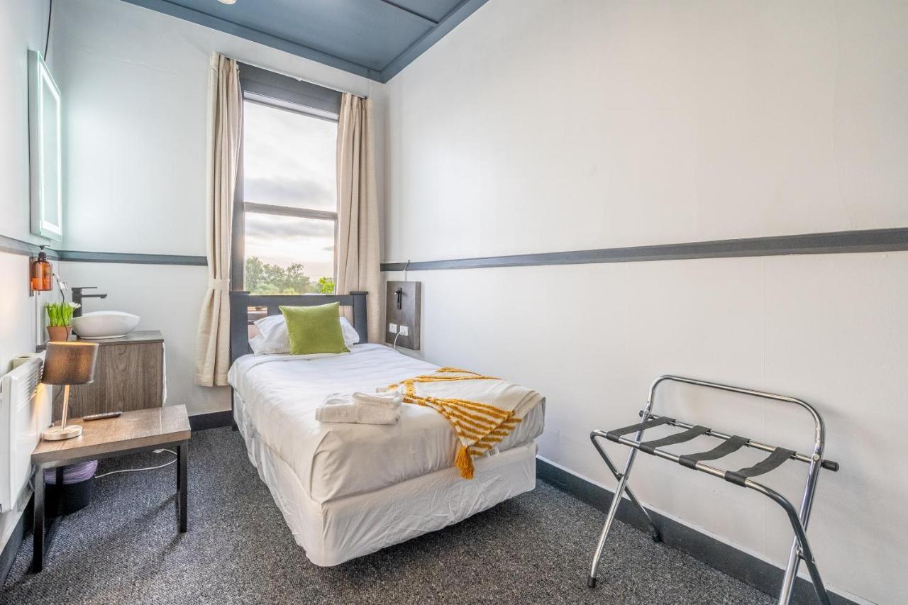 Railway Hotel Winton Екстериор снимка